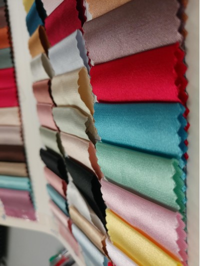 GZ-JNNU  彈力仿真絲  彈力色丁 畢業袍 細節-4